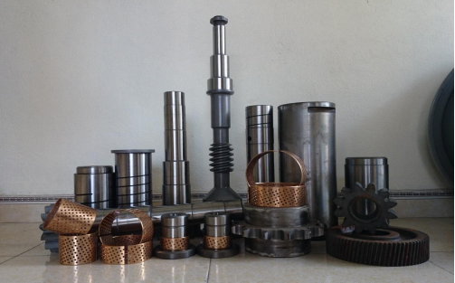 Các bánh răng, trục vít, bánh vít, các ắc có rãnh xoắn & không có rãnh xoắn, các bạc đồng làm việc ở môi trường bôi trơn khác nhau.