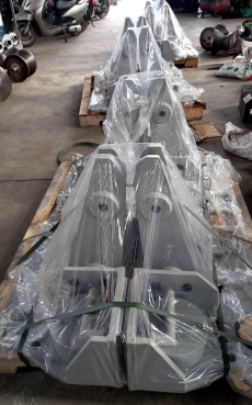 Cụm con lăn dẫn hướng